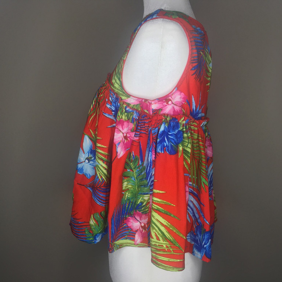 NWOT Romeo + Juliet Couture Sleeveless Smocked Top - Picture 2 of 3